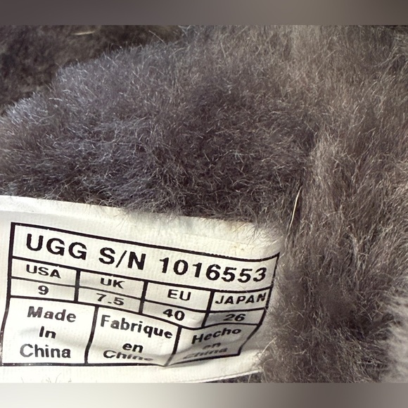 Uggs Women’s Bailey Button Bling Boots Gray Silver Rhinestone Sz 9 EUC - Picture 3 of 8